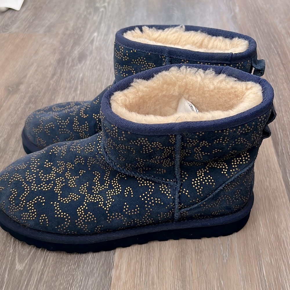 Ugg Short Boot Blue With Gold Pattern - image 2